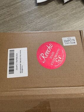 Reecho Hair Extensions Packaging with Bright Pink Logo Sticker